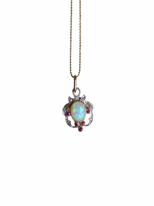 Pendentif Pendentif ancien opale entourage rubis et diamants 58 Facettes