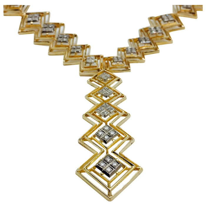 Collier cravate Ilias Lalaounis en or jaune et diamants.
