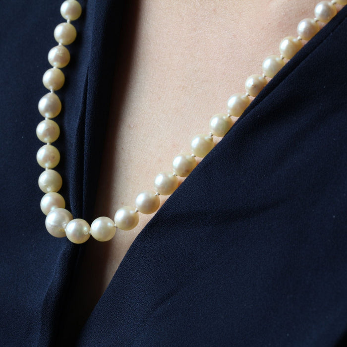 Collier Collier en chute de perles à l'orient crème nacré 58 Facettes 19-540