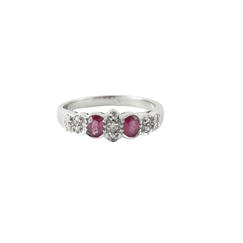 Bague 54 Bague Saphirs roses et éclats de diamants 58 Facettes
