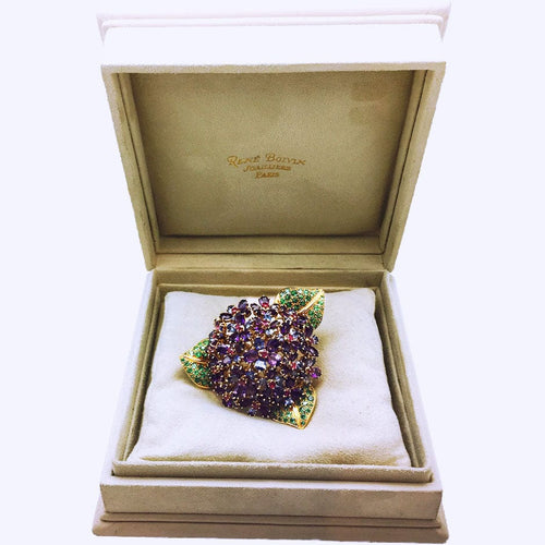 Clip Clip René Boivin "Bouquet de Violettes" or jaunes et pierres précieuses. 58 Facettes 28037