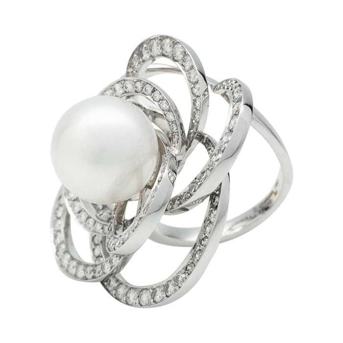 Chanel ring, "Fil de Camélia", white gold, pearl and diamonds.