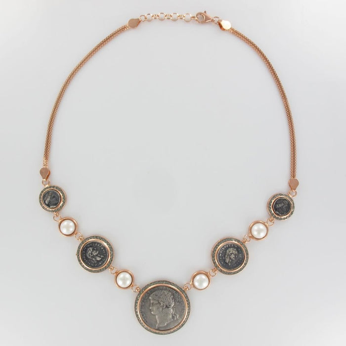 Collier Collier pièces antiques perles et cristaux 58 Facettes DC009