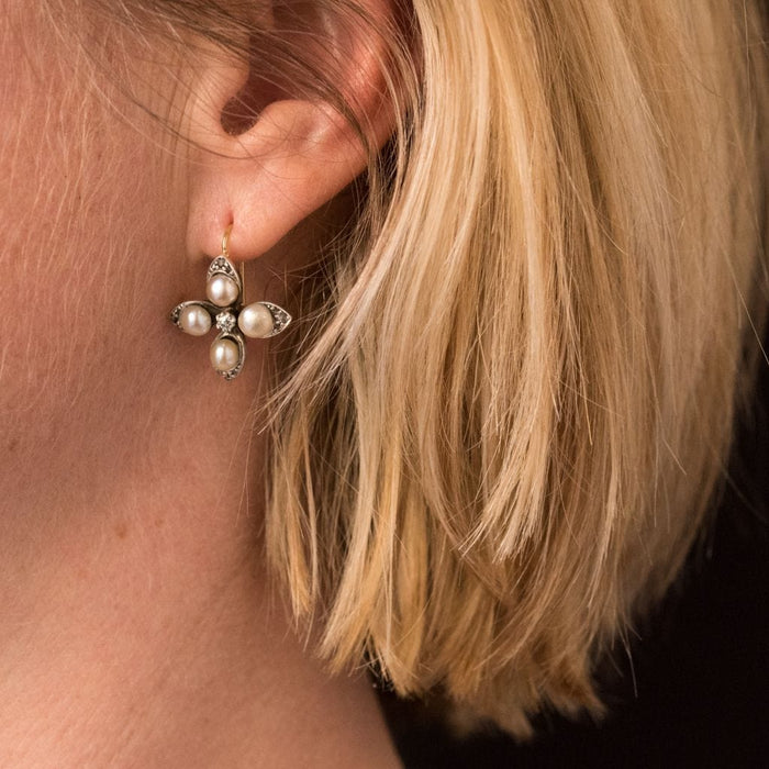 Boucles d'oreilles Boucles d'oreilles anciennes trèfles perles fines et diamants 58 Facettes 19-043
