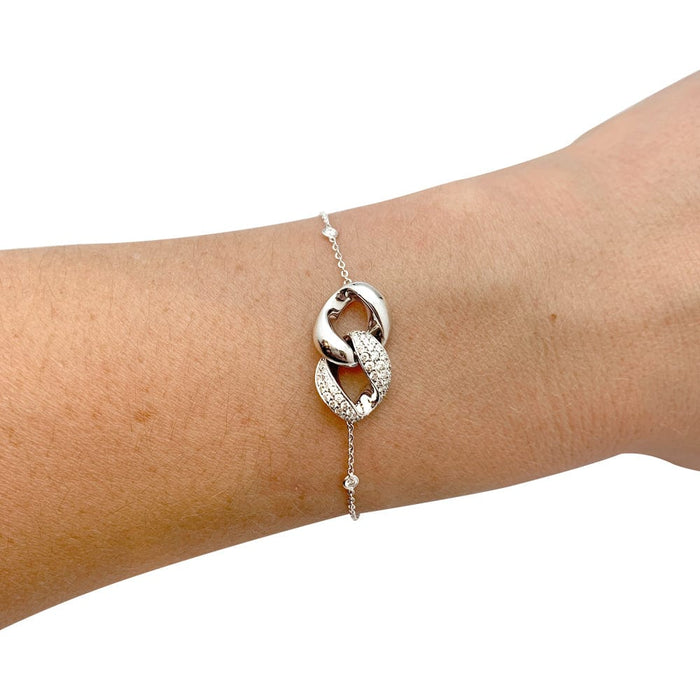 Bracelet Messika "Infinity" en or blanc et diamants.