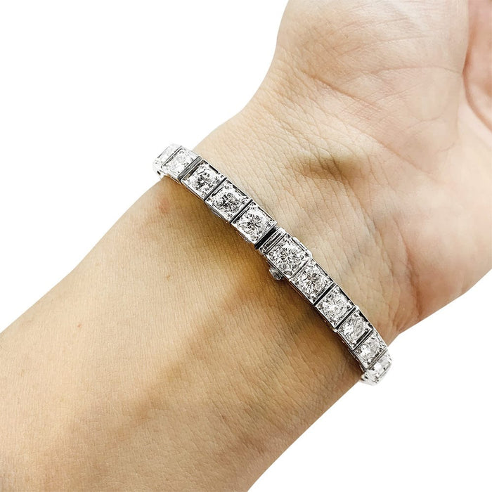 Bracelet Bracelet ligne en platine et diamants. 58 Facettes 30261