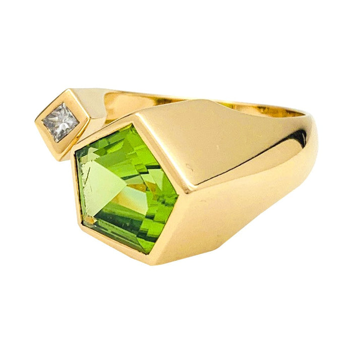 Ring 55 Ring in yellow gold, diamond and peridot. 58 Facettes 29947