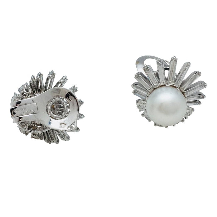 Boucles d'oreilles signées M.Gérard, platine diamants et perles des Mers du Sud.