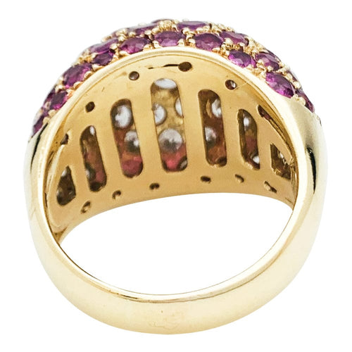 Bague 57 Bague dôme en or jaune diamants et rubis. 58 Facettes 30527