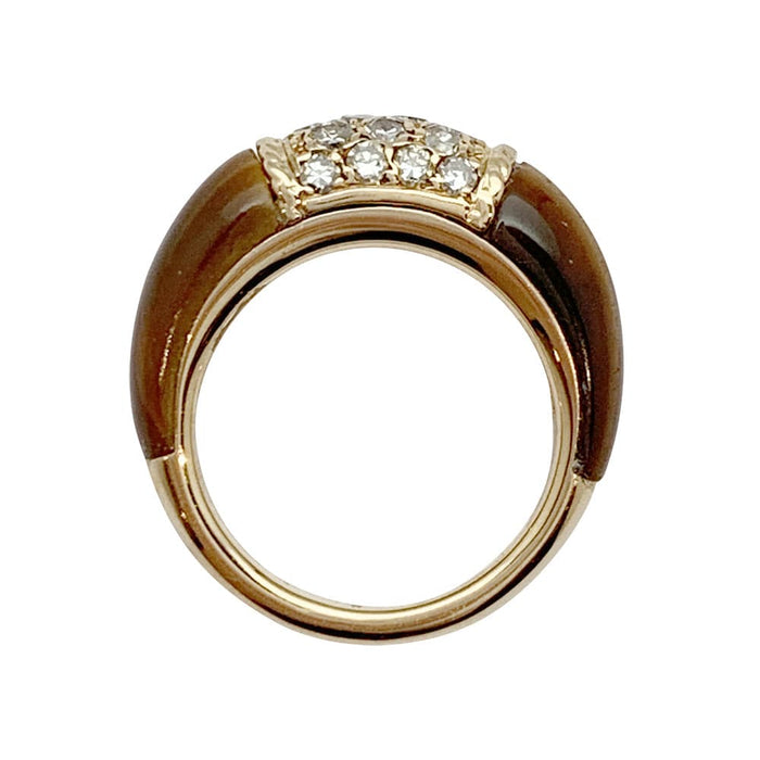 Ring 51 Van Cleef and Arpels “Philippine” ring in yellow gold, tiger’s eye and diamonds. 58 Facettes 30045